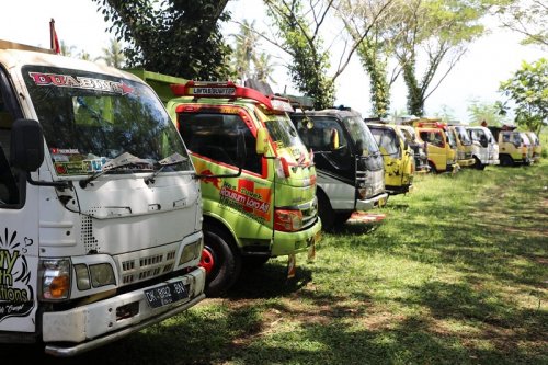 potret-pengemudi-truk-barang-di-indonesia-gaji-kecil-hingga-kurang-pelatihan