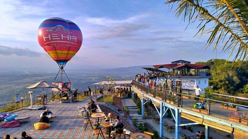 5-tempat-wisata-viral-di-tiktokdiserbu-saat-liburnataru-salah-satunya-padang-savana-bali