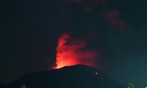 Gunung Ibu Erupsi Pagi Ini, Semburkan Abu Vulkanik 3.000 Meter