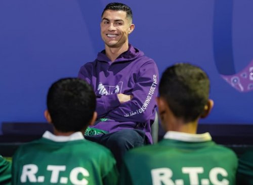 2-pesepakbola-dunia-favorit-cristiano-ronaldo-nomor-1-pernah-lawan-persik-kediri