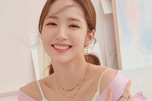 Kontrak Berakhir, Park Min Young Resmi Tinggalkan Hook Entertainment