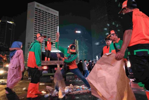 sampah-perayaan-malam-tahun-baru-di-jakarta-capai-120-ton