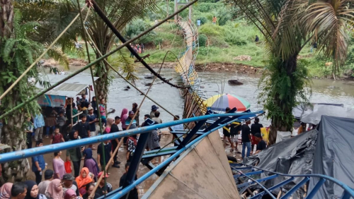 Jembatan di Objek Wisata Sungai Malus Putus, Puluhan Pengunjung Terjatuh ke Sungai