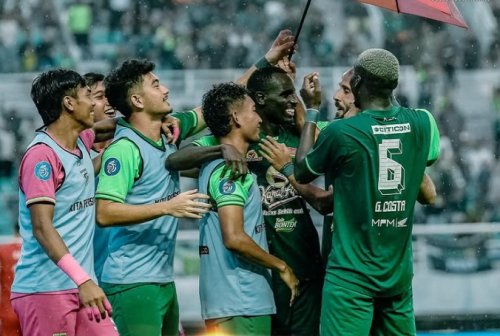 gagal-jadi-juara-paruh-musim-liga-1-2024-2025-persebaya-surabaya-berniat-belanja-banyak-pemain-baru