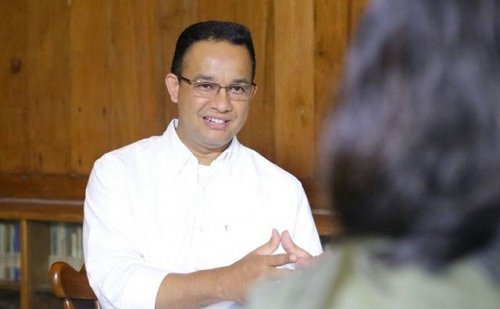 anies-jenguk-tom-lembong-di-rutan-bekali-buku-bertajuk-revolusi