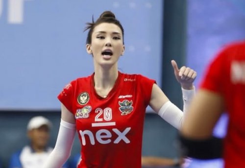 hasil-proliga-2025-sabina-altynbekova-debut-yogya-falcons-kalah-telak-0-3-dari-jakarta-electric-pln