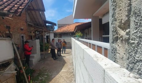 viral-akses-rumah-warga-di-bandung-ditembok-tetangga-setinggi-15-meter