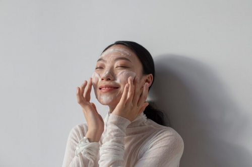 5 Jenis Skincare untuk Menghilangkan Jerawat dan Bekasnya