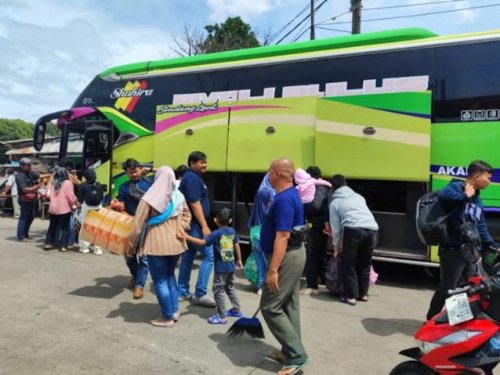 arus-balik-libur-nataru-1521-pengguna-bus-akap-tiba-di-terminal-lebak-bulus