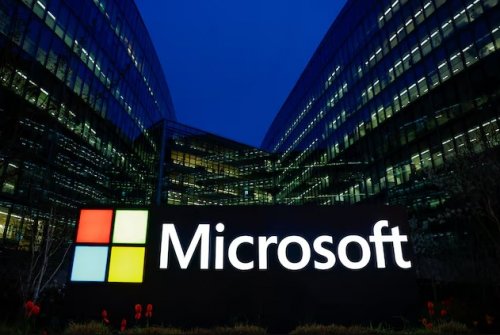 fokus-ai-microsoft-investasi-rp1296-triliun-kembangkan-pusat-data