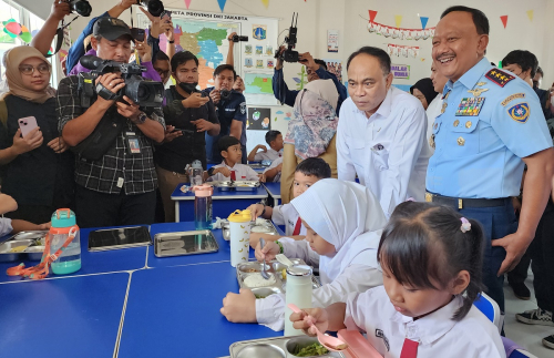 Investasi SDM, Menkop: Tidak Ada Barang Impor di Program Makan Bergizi Gratis