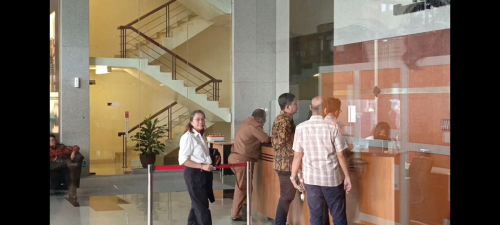 Diperiksa Kasus Hasto PDIP, Eks Anggota Bawaslu Agustiyani Tio Tiba di Kantor KPK