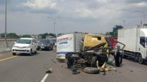 3 Truk Kecelakaan Beruntun di Tol Jagorawi, Sopir Oleng Kehilangan Kendali