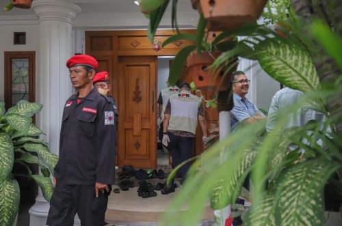 pdip-tuding-penggeledahan-rumah-hasto-pengalihan-isu-kpk-beri-sindirian-menohok