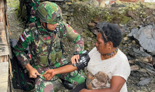 Satgas Yonif 715/Mtl Gelar Pelayanan Kesehatan kepada Masyarakat di Papua