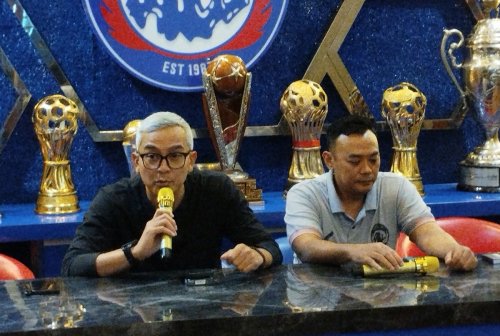 arema-fc-janji-sumbangkan-3-pendapatan-tiket-untuk-ahli-waris-tragedi-kanjuruhan