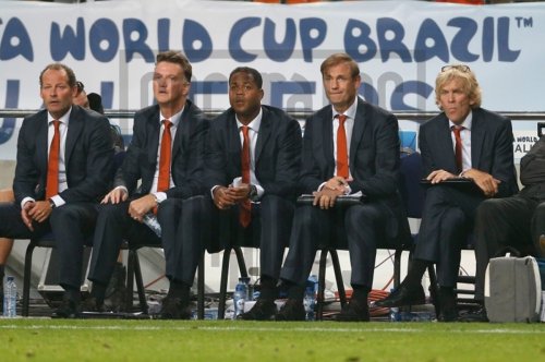 4-hasil-kolaborasi-louis-van-gaal-dan-patrick-kluivert-yang-dijagokan-pimpin-timnas-indonesia-nomor-1-trofi-liga-champions