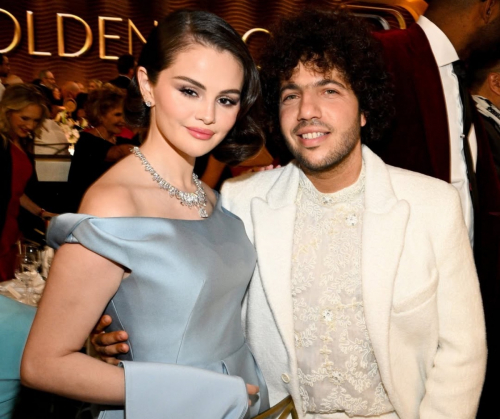 4 Potret Mesra Selena Gomez Gandeng Benny Blanco di Golden Globes 2025 Usai Resmi Tunangan