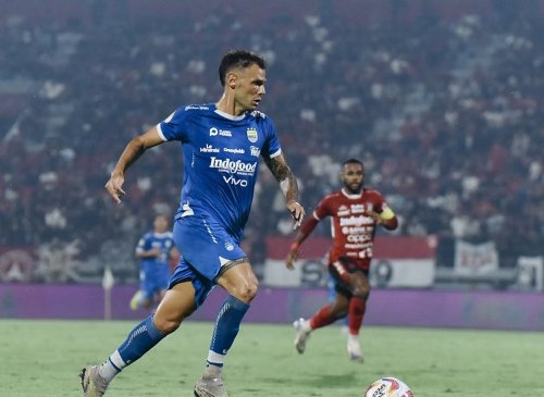 tyronne-del-pino-girang-persib-bandung-tahan-bali-united-1-1