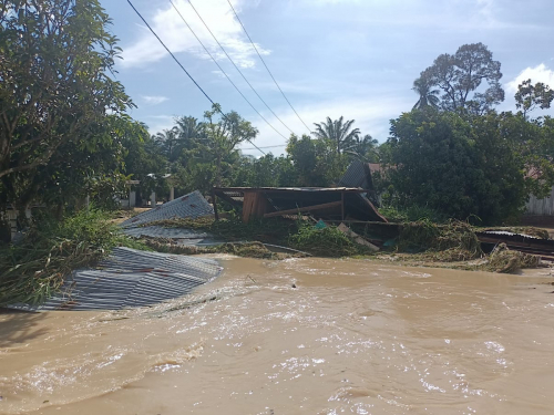 Tanggul Jebol, Ratusan Rumah Terendam Banjir di Serdang Bedagai Sumut