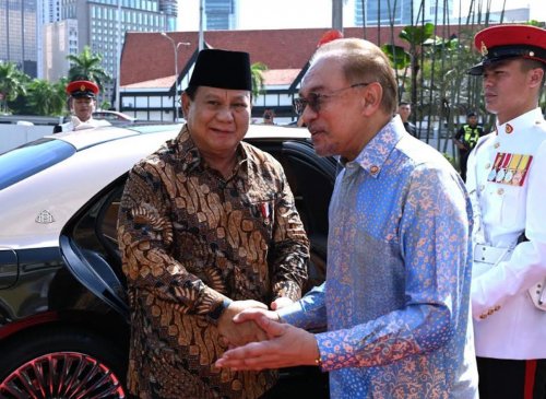 pm-anwar-ibrahim-ajak-prabowo-makan-siang-hingga-mengantar-ke-bandara