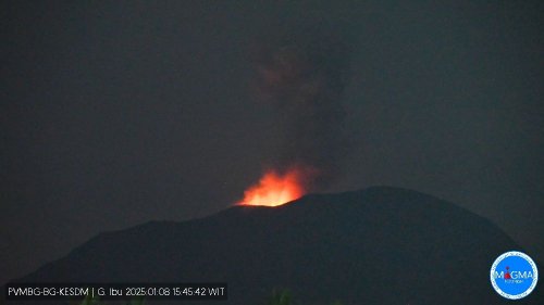 gunung-ibu-erupsi-dini-hari-ini-semburkan-abu-vulkanik-800-meter