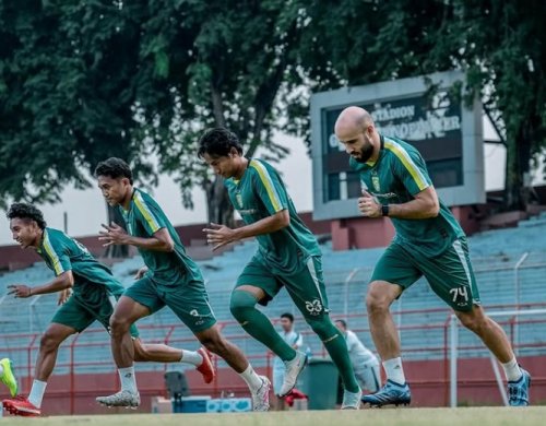 lupakan-kegagalan-juara-paruh-musim-persebaya-surabaya-siap-menggila-di-putaran-kedua-liga-1-2024-2025