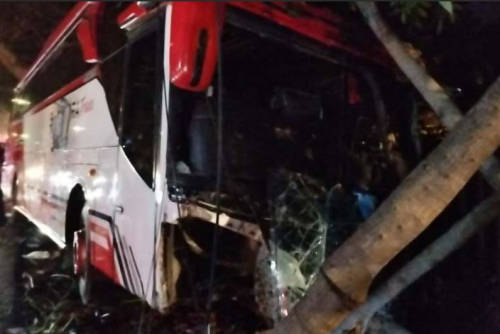 Bus Pariwisata Tabrak 8 Kendaraan di Kota Batu Berpenumpang 41 Orang