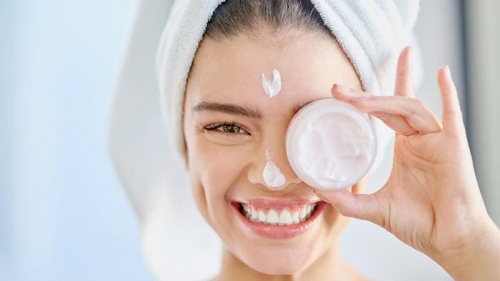 Day Cream Dulu atau Sunscreen Dulu? Ini Urutan yang Benar