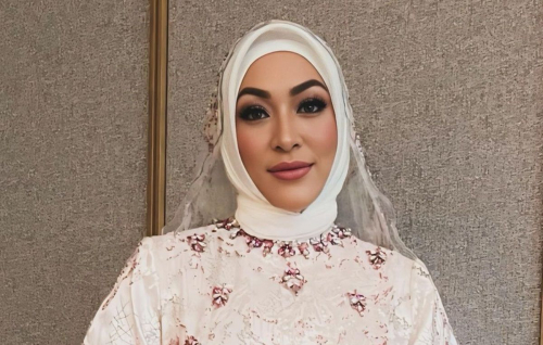 Abah Qomar Saksi Kisah Perjalanan Cinta Angelina Sondakh dan Adjie Massaid