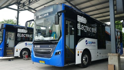 penampakan-bus-listrik-ckd-pertama-mengaspal-di-jakarta