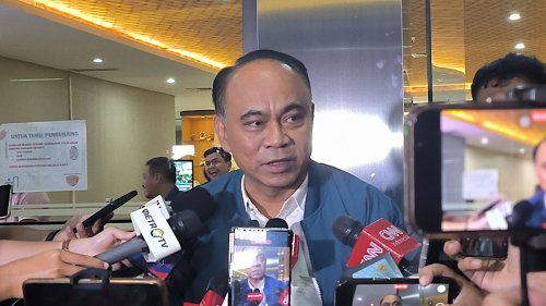 menteri-koperasi-budi-arie-buka-suara-soal-lexus-ri-36-yang-patwalnya-arogan-di-jalanan