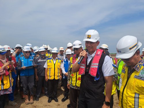 ahy-cek-proyek-tol-semarangndashdemak-yang-pakai-73-juta-batang-bambu