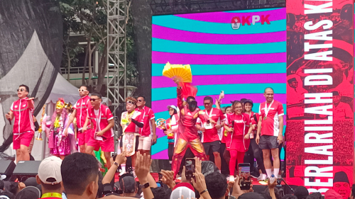 Hasto PDIP Asyik Joget Bareng KPK di Soekarno Run