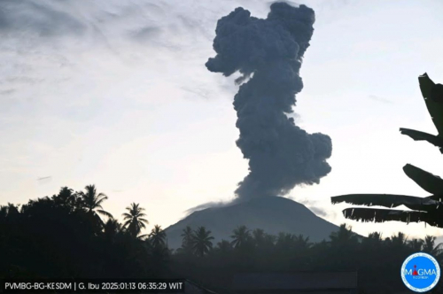 Gunung Ibu Erupsi, Semburkan Abu Vulkanik 2.500 Meter Pagi Ini