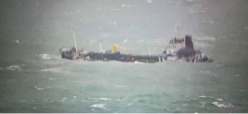 KN Tanjung Datu-301 Selamatkan MT Silver Sincere yang Tenggelam
