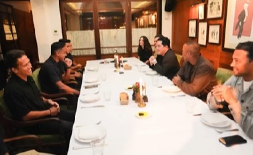 ajak-patrick-kluivert-dinner-bareng-5-pemain-timnas-indonesia-erick-thohir-kami-diskusi-sepakbola