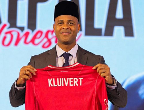 patrick-kluivert-langsung-tinjau-sugbk-hari-ini-usai-resmi-diperkenalkan-sebagai-pelatih-timnas-indonesia