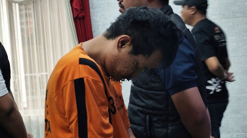 Tidak Puas dengan Istri, Pegawai Honorer Setubuhi Anak Kandungnya Berusia 8 Tahun