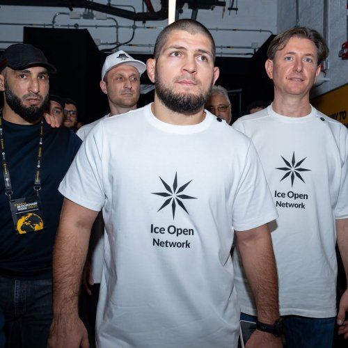 4-fakta-khabib-nurmagomedov-diusir-dari-pesawat-sempat-cekcok-denganpramugari