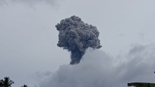 Erupsi Gunung Api Ibu Terus Meningkat, Pos Pengamatan: Kemungkinan Naik Level Awas