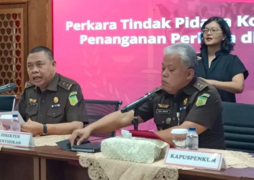 kejagung-sita-uang-senilai-rp21-miliar-usai-geledah-rumah-eks-ketua-pn-surabaya