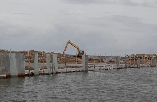 nelayan-keluhkan-pagar-laut-di-bekasi