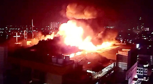 Glodok Plaza Kebakaran Hebat, 7 Orang Dilaporkan Terjebak