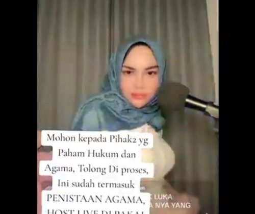 viral-selebgram-cantik-baca-ayat-alquran-sambil-joget-dikecam-ulama