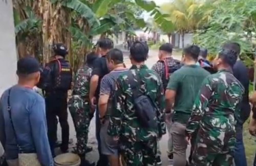 pecatan-tni-tembak-prajurit-aktif-kabur-lewat-gorong-gorong-saat-rumahnya-dikepung