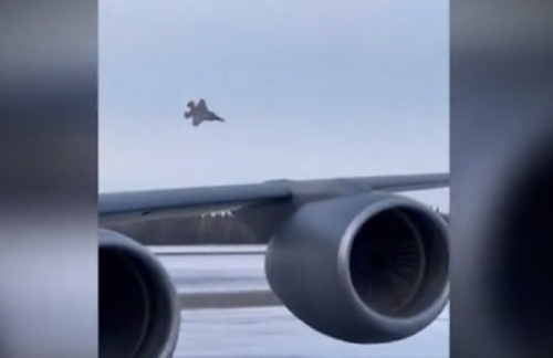 Jet Tempur F-35 AS Jatuh di Pangkalan Udara Alaska, Pilot Terlihat Melontarkan Diri