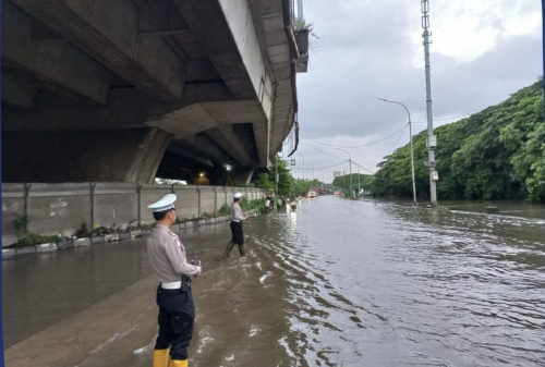 Jalan di KBN Cilincing Jakut Masih Banjir hingga 50 Cm