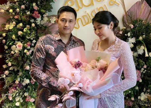Kisah Romantis Legenda Bulutangkis Indonesia yang Mantap Nikahi Wanita Cantik 26 Tahun Lebih Muda