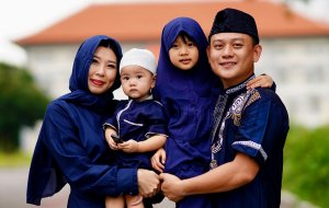 Dibimbing Ustadz Derry Sulaiman, Bobon Santoso Res